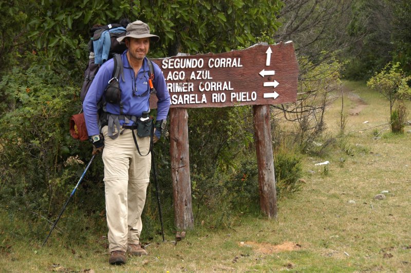Ralph posing at the route sign - so is it to be Segundo or Primer Corral?
